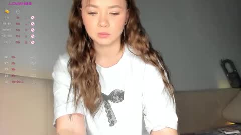 Snapshot of chaturrbaby chatting on 10.26.25 Em online show from 10.26.25