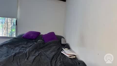 Snapshot of chavitaxxx chatting on 10.13.25 chavitaxxx online show from 10.13.25