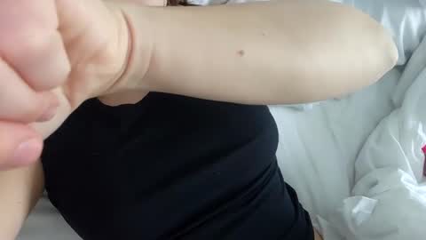 Snapshot of cheeekycouple02 chatting on 01.19.25 Cheeeky couple online show from 01.19.25