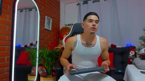 Snapshot of chepe_fit chatting on 11.28.25 chepe vause online show from 11.28.25