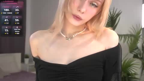 Snapshot of cherry_bitter chatting on 09.08.25 Cherry baby online show from 09.08.25