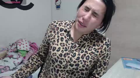 Snapshot of cherry_hc chatting on 10.11.25 Nezumy Rey online show from 10.11.25