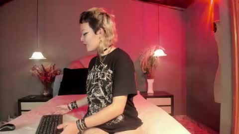 Snapshot of cherryblow_ chatting on 10.21.25 Cherry Glow  online show from 10.21.25