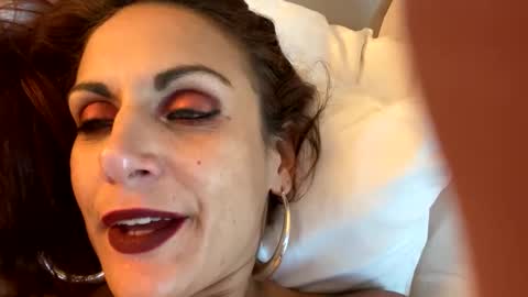 Snapshot of cherrydarlin5176 chatting on 10.13.25 cherrydarlin5176 online show from 10.13.25