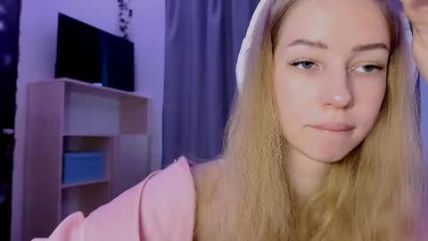 Snapshot of cherryrush951544 chatting on 10.27.25 Evie online show from 10.27.25