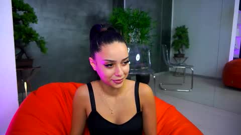 Selena online show from 09.18.25