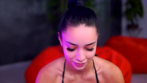 Selena online show from 09.28.25