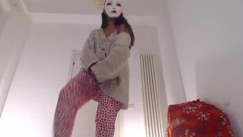 Snapshot of chillwithcamii chatting on 02.01.25 yoursensualparadise online show from 02.01.25