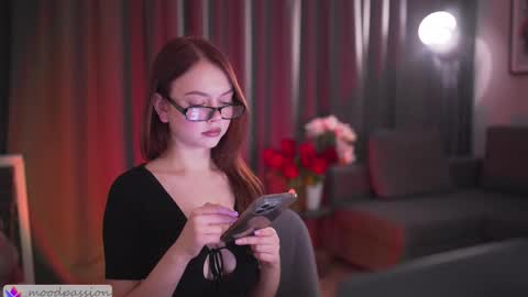 Snapshot of chillwithstacy chatting on 10.02.25 chillwithstacy online show from 10.02.25