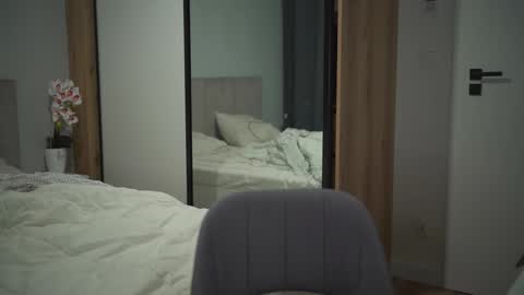 Snapshot of chillwithstacy chatting on 10.14.25 chillwithstacy online show from 10.14.25