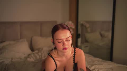 Snapshot of chillwithstacy chatting on 10.15.25 chillwithstacy online show from 10.15.25