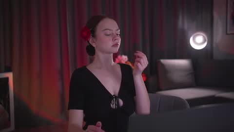 Snapshot of chillwithstacy chatting on 10.29.25 chillwithstacy online show from 10.29.25