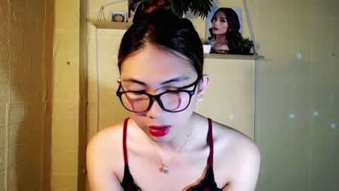 Snapshot of chinitaluxe chatting on 07.15.26 Chinita online show from 07.15.26
