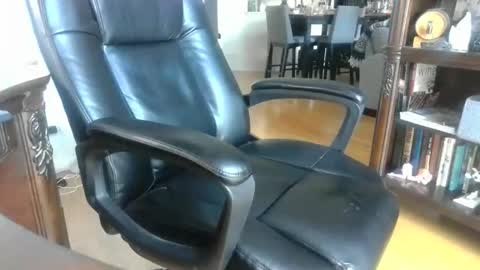 Snapshot of chiphoneman chatting on 10.29.25 chiphoneman online show from 10.29.25