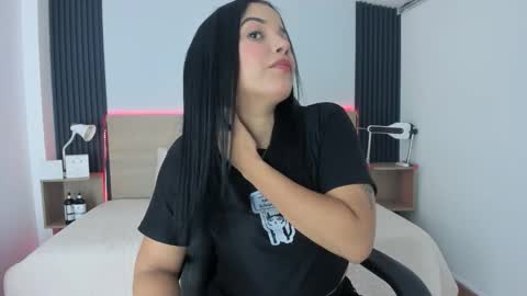 Snapshot of chiqui_milk1 chatting on 10.14.25 Chiqui online show from 10.14.25