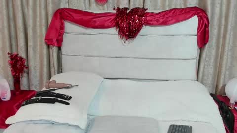 Snapshot of chistail_ chatting on 02.12.26 Cristal online show from 02.12.26