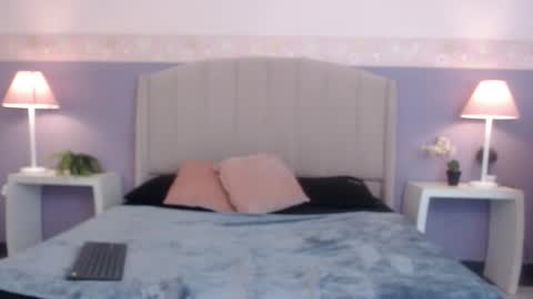 Chloe  online show from 12.22.25