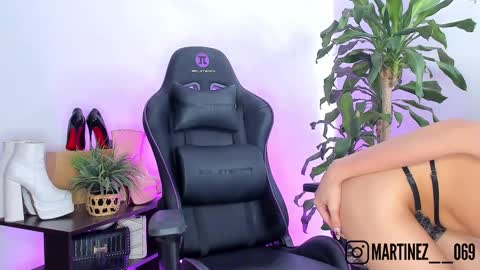 Snapshot of chloe__daviss chatting on 09.30.25 CHLOE online show from 09.30.25