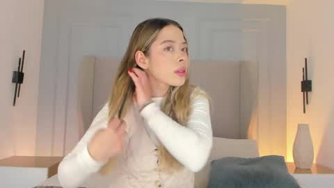 Chloe online show from 04.17.26