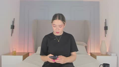 Snapshot of chloe_dee_ chatting on 06.12.26 Chloe online show from 06.12.26