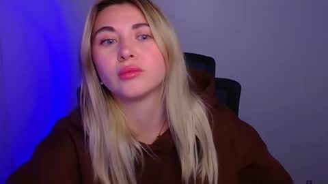 Snapshot of chloe_diva chatting on 11.19.25 Chloe online show from 11.19.25