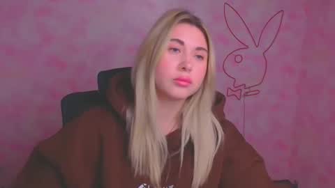 Snapshot of chloe_diva chatting on 11.26.25 Chloe online show from 11.26.25