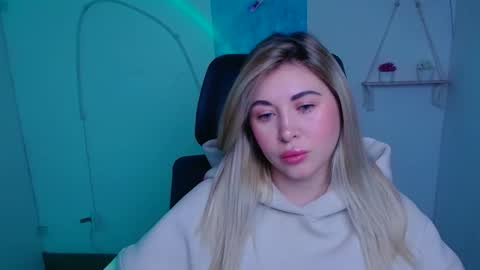 Snapshot of chloe_diva chatting on 11.30.25 Chloe online show from 11.30.25