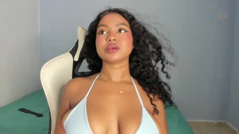 Snapshot of chloe_evans21 chatting on 12.26.24 chloe online show from 12.26.24