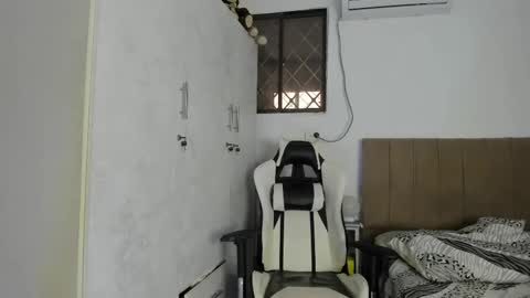 Snapshot of chloe_evans21 chatting on 03.06.25 chloe online show from 03.06.25