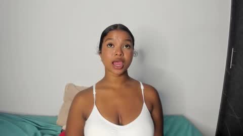 Snapshot of chloe_evans21 chatting on 09.19.25 chloe online show from 09.19.25