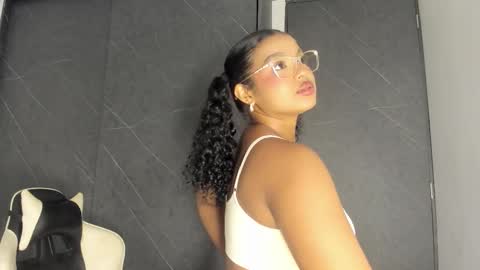 Snapshot of chloe_evans21 chatting on 10.22.25 chloe online show from 10.22.25