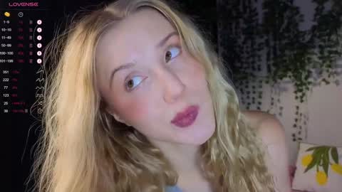 Arianaa Mourrr online show from 12.12.24
