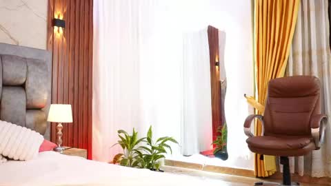 Chloe online show from 04.14.26