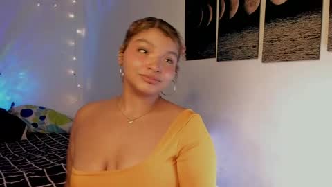 Snapshot of chloe_kisses chatting on 04.21.26 chloe_kisses online show from 04.21.26