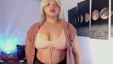 Snapshot of chloe_kisses chatting on 05.05.26 chloe_kisses online show from 05.05.26