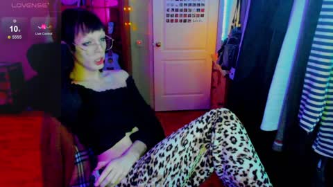 Chloe-Lorelei online show from 01.07.25
