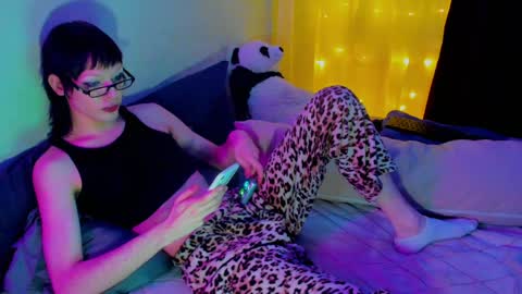 Chloe-Lorelei online show from 01.20.25