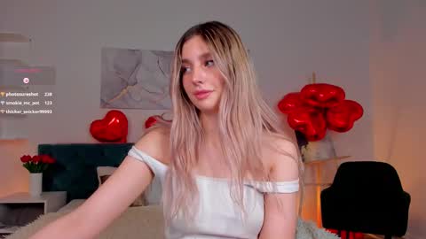 Snapshot of chloe_lov_ chatting on 02.13.25 Chloe Lov GTM2 Mon Tue Thu Sat Sun 0400am - 1030m online show from 02.13.25