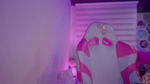 CLOE  online show from 10.06.25