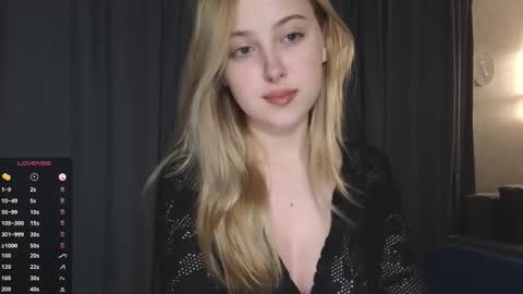 Snapshot of chloe_novel chatting on 10.24.25 Chloe online show from 10.24.25