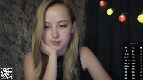 Snapshot of chloe_novel chatting on 11.05.25 Chloe online show from 11.05.25