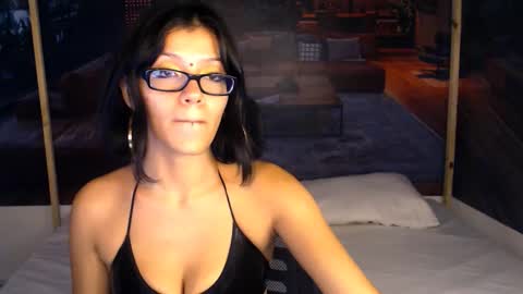 Snapshot of chloe_petite0 chatting on 10.20.25 Chloe online show from 10.20.25