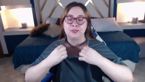Snapshot of chloe_prg chatting on 01.29.25 chloe_prg online show from 01.29.25