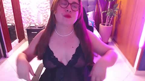 Snapshot of chloe_prg chatting on 02.11.25 chloe_prg online show from 02.11.25