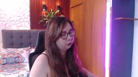Snapshot of chloe_prg chatting on 02.17.25 chloe_prg online show from 02.17.25