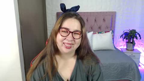 Snapshot of chloe_prg chatting on 02.22.25 chloe_prg online show from 02.22.25