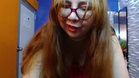 Snapshot of chloe_prg chatting on 03.05.25 chloe_prg online show from 03.05.25