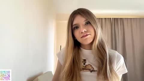 Snapshot of chloe_show chatting on 10.17.25 hloe online show from 10.17.25
