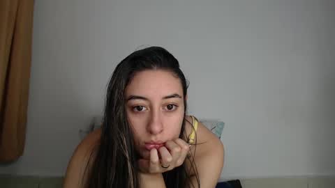 Snapshot of chloe_vahos chatting on 09.18.25 Chloe  online show from 09.18.25