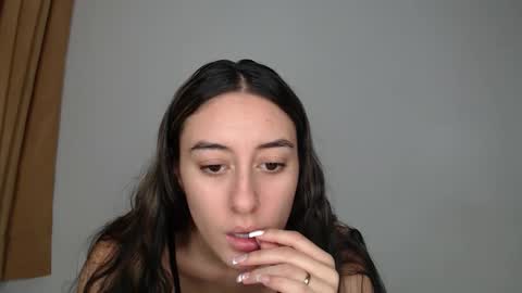 Snapshot of chloe_vahos chatting on 09.19.25 Chloe  online show from 09.19.25